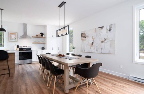 Amherst Chalet De Ski | SEZONA - Votre spa privé dans un chalet moderne