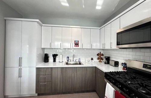 Borinquen Appartement | Revolutionary Escape! 3-BD Lolita Lebron Suite w/Balcony, 4 mins from Crash Boat