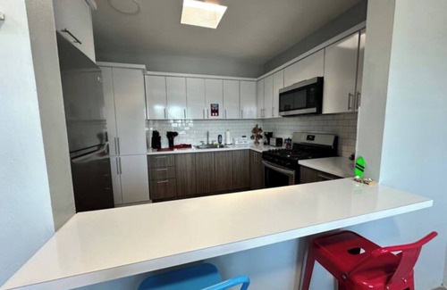 Borinquen Appartement | Revolutionary Escape! 3-BD Lolita Lebron Suite w/Balcony, 4 mins from Crash Boat