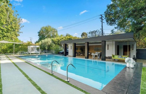 The Flats Maison | Rexford Modern - Living Art on Rexford Drive w/6BR Near the Golden Triangle
