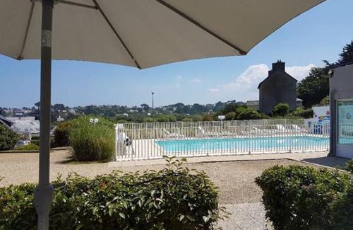 Trevou-Treguignec Appartement | Rez de jardin 5 pers avec piscine, vue directe sur la plage à 40 m