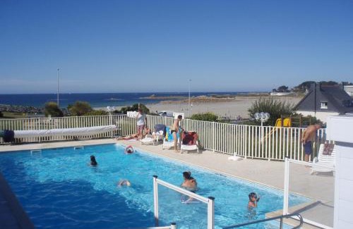 Trevou-Treguignec Appartement | Rez de jardin 5 pers avec piscine, vue directe sur la plage à 40 m