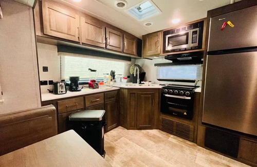 Edinburg Maison | RGV > Camper- RV Live the Experience