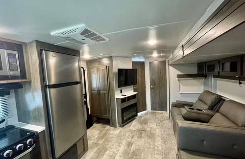 Edinburg Maison | RGV > Camper- RV Live the Experience