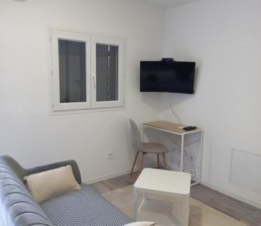 Viviers Appartement | Rhône Studio avec terrace parking privé
