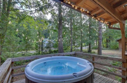 Mount Hood Village Maison | Rhododendron Family Cabin Hot Tub and Deck!