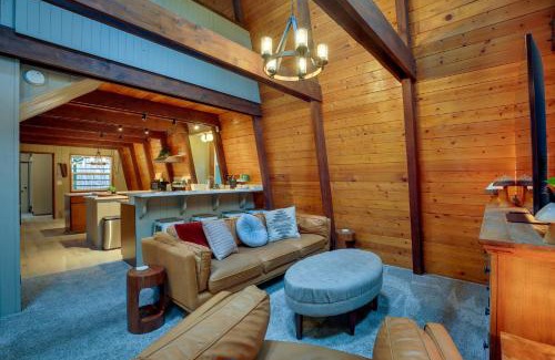Mount Hood Village Maison | Rhododendron Family Cabin Hot Tub and Deck!