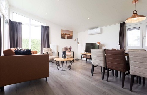 Nieuwerkerk aan den IJssel Chalet De Ski | ✓ Rialto at Parc de IJsselhoeve ✓ Holiday home for 6 persons ✓ Located in Nieuwerkerk aan den IJssel (Zuid-Holland) ✓ Holiday park next to the IJssel ✓ Book directly through the park