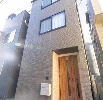 Sumida Maison | RIAUS 新築一軒家貸切 最大6名 family歓迎 空港や観光地直通
