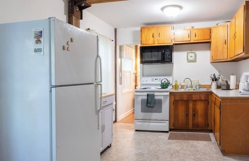 Sweet Valley Cabine | Ricketts Creekside Cabin - WIFI, grill, hammock, creek