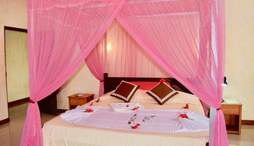 Kammala Maison | Rico Shadow Guest House & Restaurant