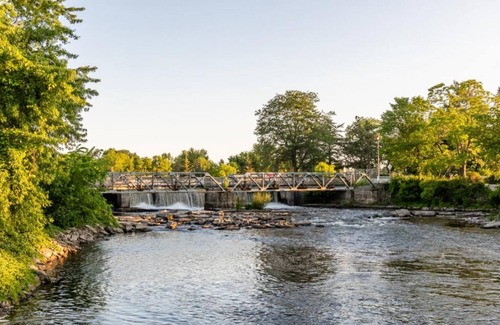 Smiths Falls Appartement | Rideau 1Bd Apartment Balcony Free Parking