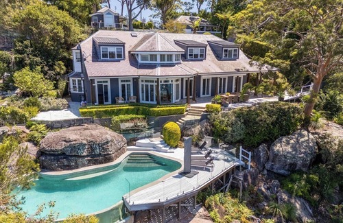 Bayview Maison | Ridgedale House & Cottage – Luxurious Seaside Retreat