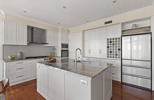 Bayview Maison | Ridgedale House – Luxurious Seaside Retreat