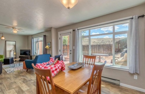 The Ridges Appartement | Ridges Retreat - Cozy home with Patio & Garage, Free Wifi & Pets Welcome