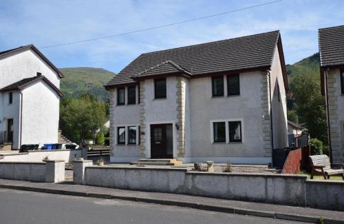 Lochgoilhead Maison | Ridgeview Villa - Partial loch view