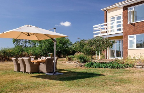 Alcester Cottage | Ridgeway Farmhouse at Ragley Estate, Alcester - sleeps 8 guests in 4 bedrooms