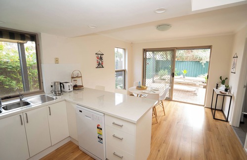 Ridleyton Maison | Ridleyton Hideaway - 4 bed home near CBD
