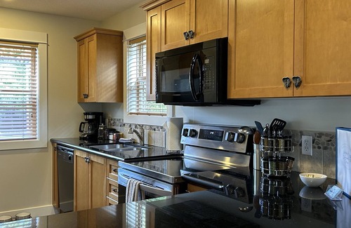 Regional District of Nanaimo Cabine | Right across from the pool & hot-tub!