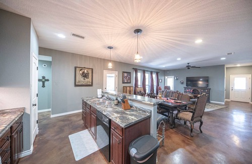 Midland Maison | Right At Home-Midland Monterrey House