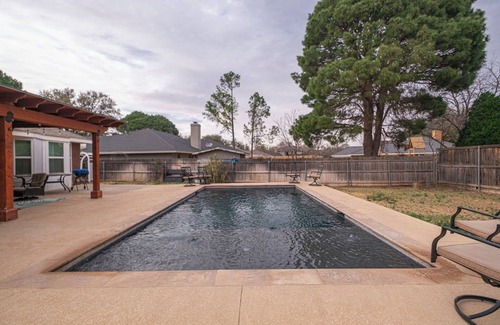 Midland Maison | Right At Home-Midland's Most Marvelous with Pool