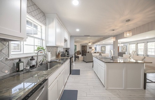 Midland Maison | Right At Home-Old Midland Living with massive yard
