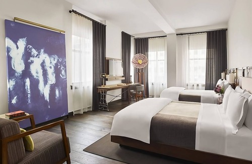 Midtown Hôtel | Right in the Heart of Manhattan! 3 Deluxe Double Queen at Refinery Hotel!
