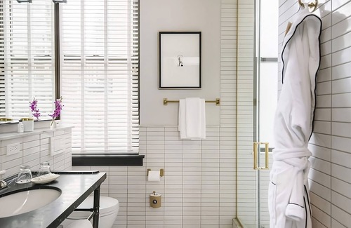 Midtown Hôtel | Right in the Heart of Manhattan! 3 Deluxe Double Queen at Refinery Hotel!