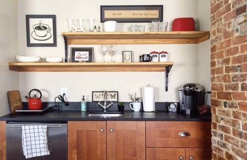 Federal Hill Appartement | Right on Broadway - Sunny, Private Apartment
