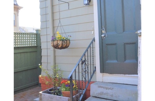 Federal Hill Appartement | Right on Broadway - Sunny, Private Apartment