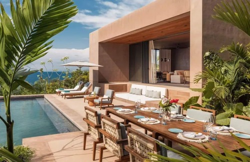 Lo de Marcos Maison | Right On The Beach! Balcony, Outdoor Pools, Free Breakfast, Free Parking!