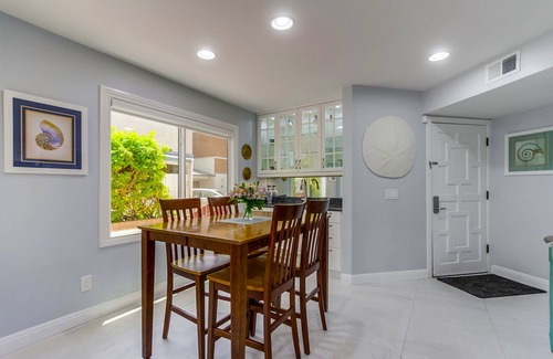 Central Mission Beach Copropriété | Directement sur la plage! Récemment rénové 2BR / 2BA Bayfront. Parfait pour les familles.