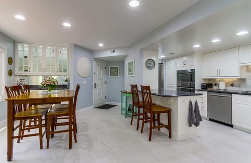 Central Mission Beach Copropriété | Directement sur la plage! Récemment rénové 2BR / 2BA Bayfront. Parfait pour les familles.