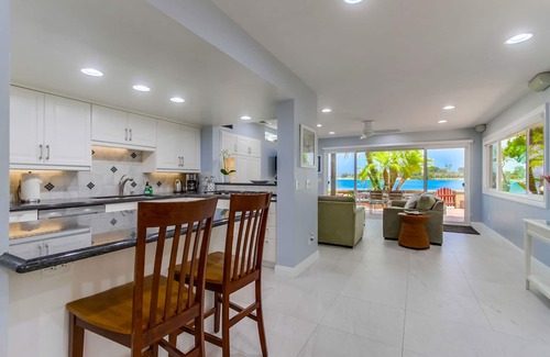 Central Mission Beach Copropriété | Directement sur la plage! Récemment rénové 2BR / 2BA Bayfront. Parfait pour les familles.