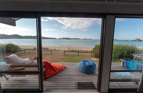 Te Ngaire Maison | Absolute Beach Front Baie de Te Ngaere Northland
