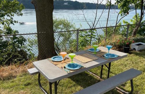 Lewiston Maison | Right on the River! walking to town/artpark/docks