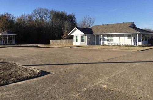 Elmo Maison | Right outside Canton and 5 minutes to TRADE DAYS!