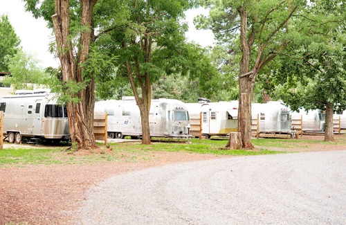 Pinetop Hôtel | Rim Camp Vintage Airstream