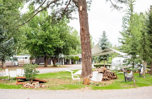 Pinetop Hôtel | Rim Camp Vintage Airstream