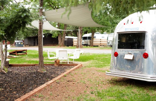 Pinetop Hôtel | Rim Camp Vintage Airstream