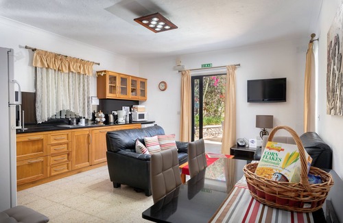 Santa Maria Estate Villa | Ringway Luxurious Private Villa , Large Sun Deck ,BBQ, Private Pool, Gms Rm