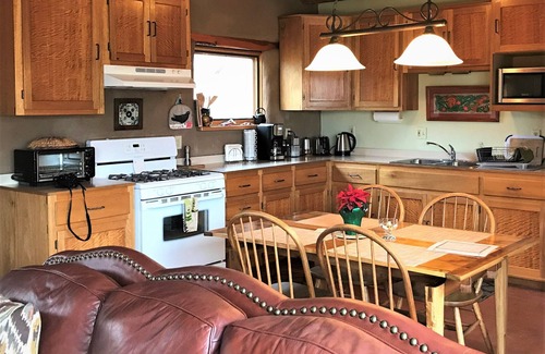 Embudo Maison | Rio Grande Gorge Casita- traditionnelle en pisé, bain à remous, randonnée, vie privée