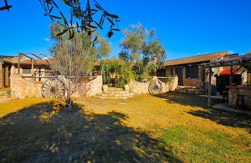 Requena Appartement | Rio Indio Rural Home with pool