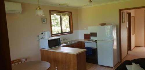 Foster Maison | Ripplebrook Country Cottage