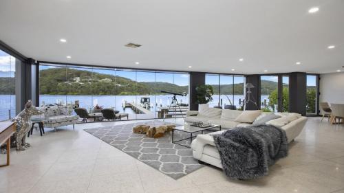 Booker Bay Maison | Riptides Booker Bay -Waterfront apartment, walk to shops & cafes