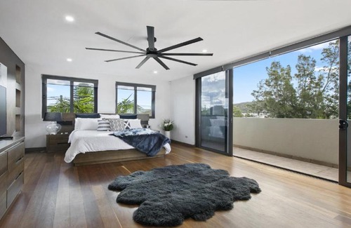 Booker Bay Maison | Riptides Booker Bay -Waterfront apartment, walk to shops & cafes