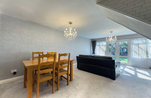 Basildon Maison | Rise Park Cozy House - Basildon