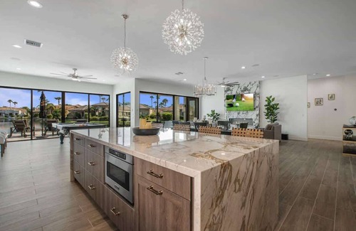Fox Crossing Maison | Heated Pool at no Charge, 4 Bedrooms 3 Baths, Gourmet kitchen
