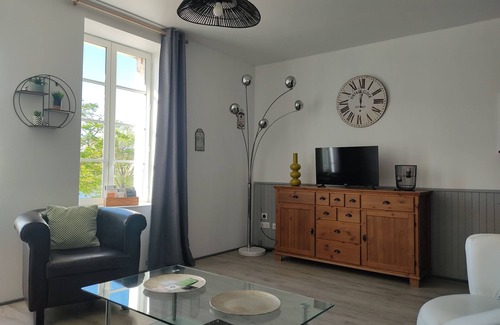 Chalon-sur-Saone Appartement | RIVE DE SAÔNE 75m2.P'tit dej.Pleasant & spacious.