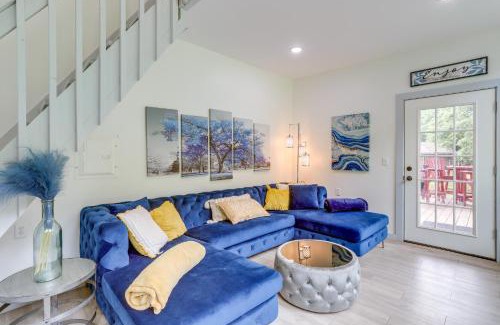 Mountain View Appartement | River Access and Private Deck Mountain View Retreat